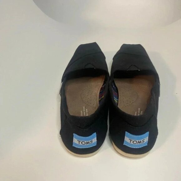 TomsBlack closed toed flats Size 6W - Picture 4 of 6